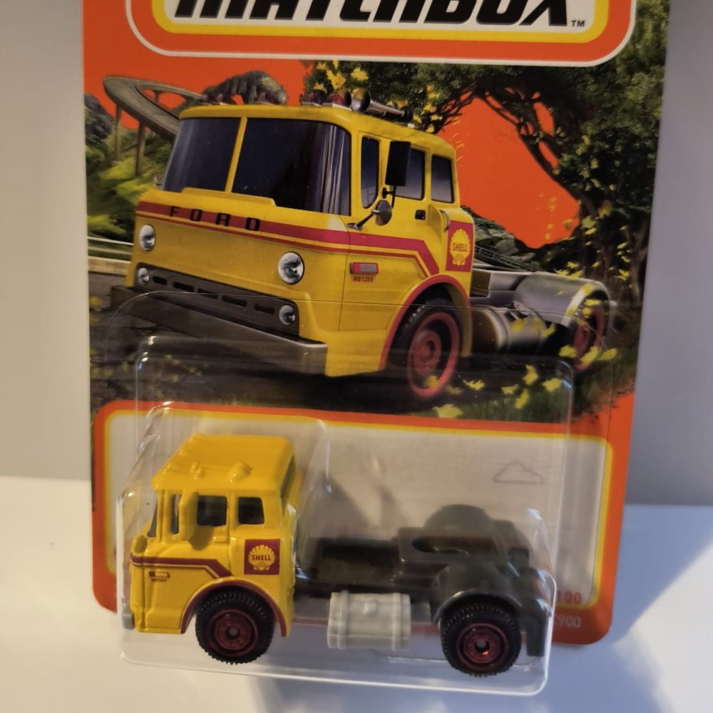 Matchbox 1965 Ford c900 with shipping protector